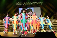 HKT48による「スキ！スキ！スキップ！」歌唱の様子。(c)AKS