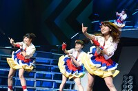 2015年の人気画像44位は「大島優子も登場！AKB48『リクアワ』2日目終了」より、Not yetによる「週末Not yet」歌唱の様子。(c)AKS