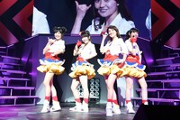 今週の人気画像6位は「大島優子も登場！AKB48『リクアワ』2日目終了」より、Not yetによる「週末Not yet」歌唱の様子。(c)AKS