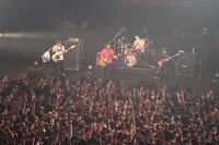 KANA-BOON「uP!!!NEXT VOL.10～KANA-BOONの1, 2, 3で招TIME!!!～」の様子。（撮影：伊佐摩利登）