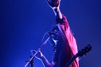 谷口鮪（Vo, G）（撮影：伊佐摩利登）