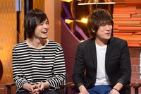 左から小島和也（B, Cho）、清水依与吏（Vo, G）。 (c)日本テレビ
