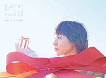 住岡梨奈「Large & Small GIFT」初回限定盤ジャケット