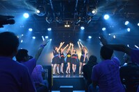 アップアップガールズ（仮）による定期公演第2部の様子。