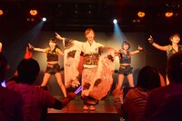 アップアップガールズ（仮）による定期公演第3部の様子。