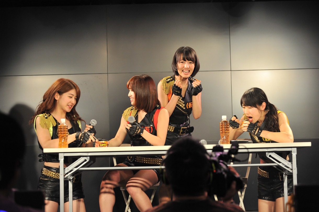 ポンテギを食べるアップアップガールズ（仮）。