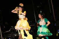 左から伊藤千由李、坂本遥奈。