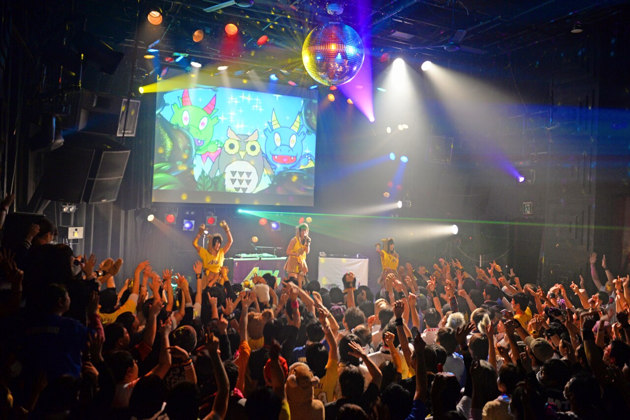 あゆくま×カリスマ、満員のclubasiaで異種DJバトル