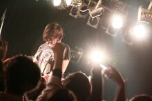 ゆれる「HISGARAGE」の様子。