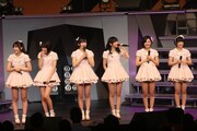 HKT48によるMCの様子。 (c)AKS