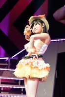 指原莉乃による「それでも好きだよ」歌唱の様子。(c)AKS