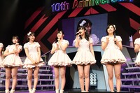 HKT48によるMCの様子。 (c)AKS