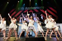 「ここがロドスだ、ここで跳べ！」歌唱の様子。(c)AKS