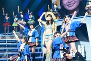 指原莉乃による「切ないリプライ」歌唱の様子。 (c)AKS