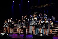 新曲「Green Flash」歌唱の様子。(c)AKS