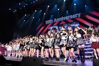 「少女たちよ」歌唱の様子。(c)AKS