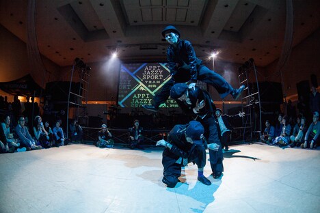 「APPI JAZZY SPORT -TEAM- 2015」ダンスパフォーマンス時の様子。（Photo by Takanori Tsukiji［STARSERVERCLUB］&Yasuhiro Orii）