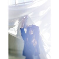 片平里菜「誰もが / 煙たい」完全生産限定ライブDVD盤ジャケット