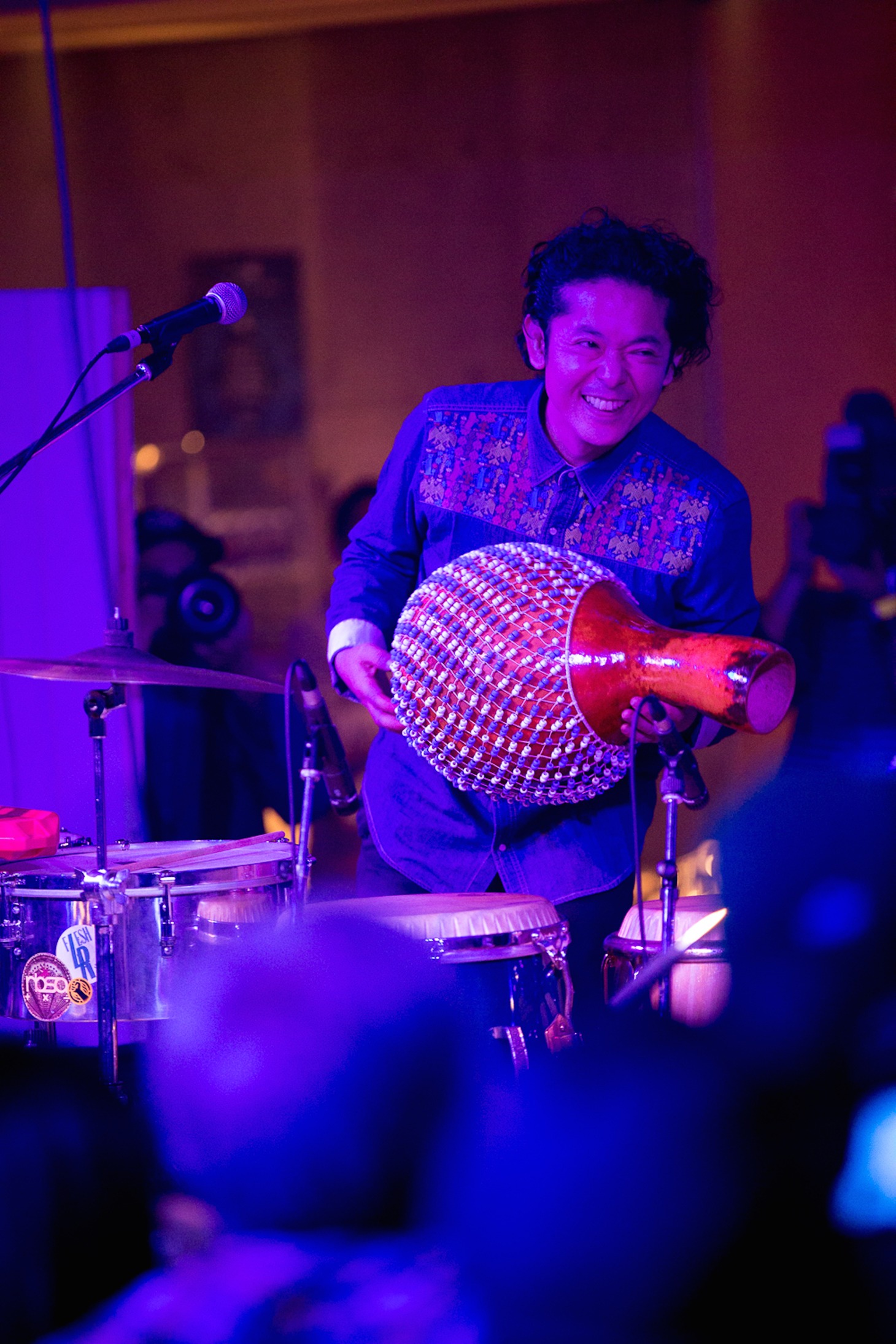 cro-magnonのライブに参加したKINGDOM☆AFROCKSのIZPON（Perc）。（Photo by Takanori Tsukiji［STARSERVERCLUB］&Yasuhiro Orii）