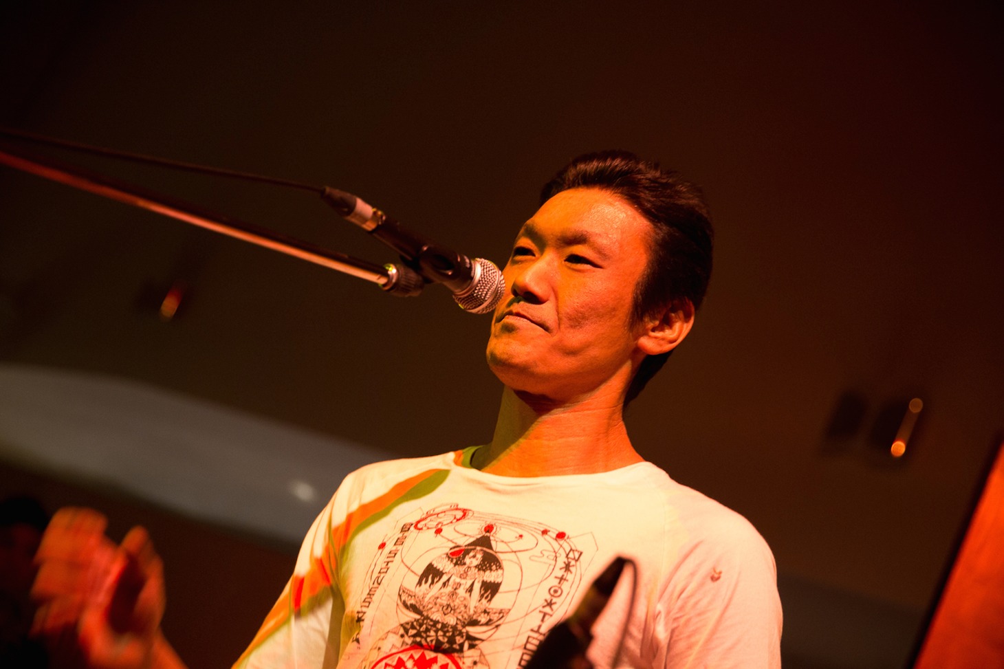 ACOUSTIC & SOULGANGのパフォーマンス時の様子より、山仁。  （Photo by Takanori Tsukiji［STARSERVERCLUB］&Yasuhiro Orii）