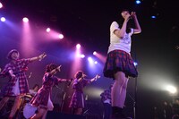 Shiggy Jr.のフロントマン池田智子にケチャを送るNegicco。