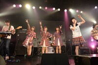 “Neggy Jr.”によるライブが行われた「NEGI FES 2015 at LIQUIDROOM」の様子。