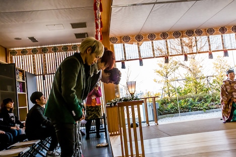 祈祷するソナーポケット。