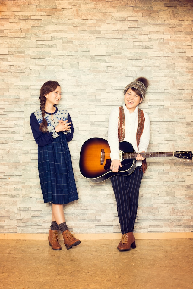 やなわらばー。右が東里梨生。