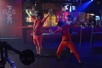 「ラッスンゴレライ～クラブ Remix～featuring AFRA & エグスプロージョン」撮影時の様子。