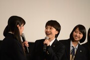 左から佐々木彩夏、百田夏菜子、玉井詩織。