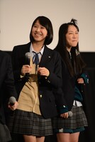 左から玉井詩織、高城れに。