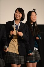 左から玉井詩織、高城れに。