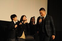 左から百田夏菜子、玉井詩織、高城れに、田中将大投手。