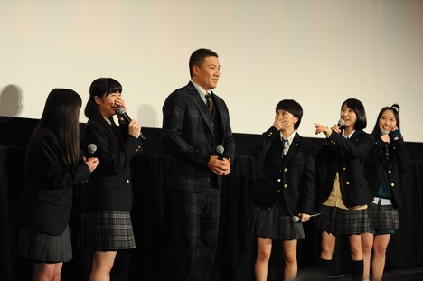 ももいろクローバーZと田中将大投手。