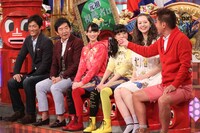 左から長嶋一茂、石田純一、秋本帆華、伊藤千由李、春香クリスティーン、勝俣州和。(c)日本テレビ