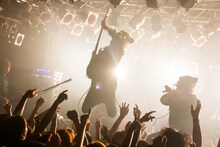 MAN WITH A MISSION「5YEARS 5WOLVES 3SHOWS TOUR」愛知・ell.FITS ALL公演の様子。