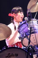 変人変態女子二人（撮影：岩佐篤樹）