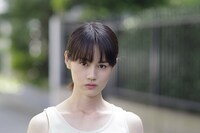 映画「灰色のカラス」のワンシーン。