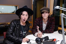 Taka（ONE OK ROCK）と野田洋次郎（RADWIMPS）。