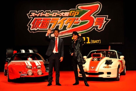 左から竹内涼真、及川光博。