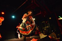 私立恵比寿中学によるライブの様子。