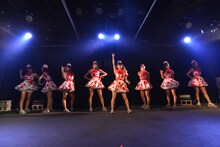 PASSPO☆によるライブの様子。