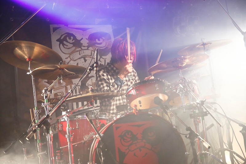 ナオミチ（Dr）Photo by Rie Suwaki（MAXPHOTO）
