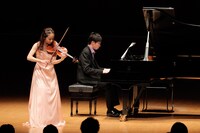 左から篠原悠那、阪田知樹。