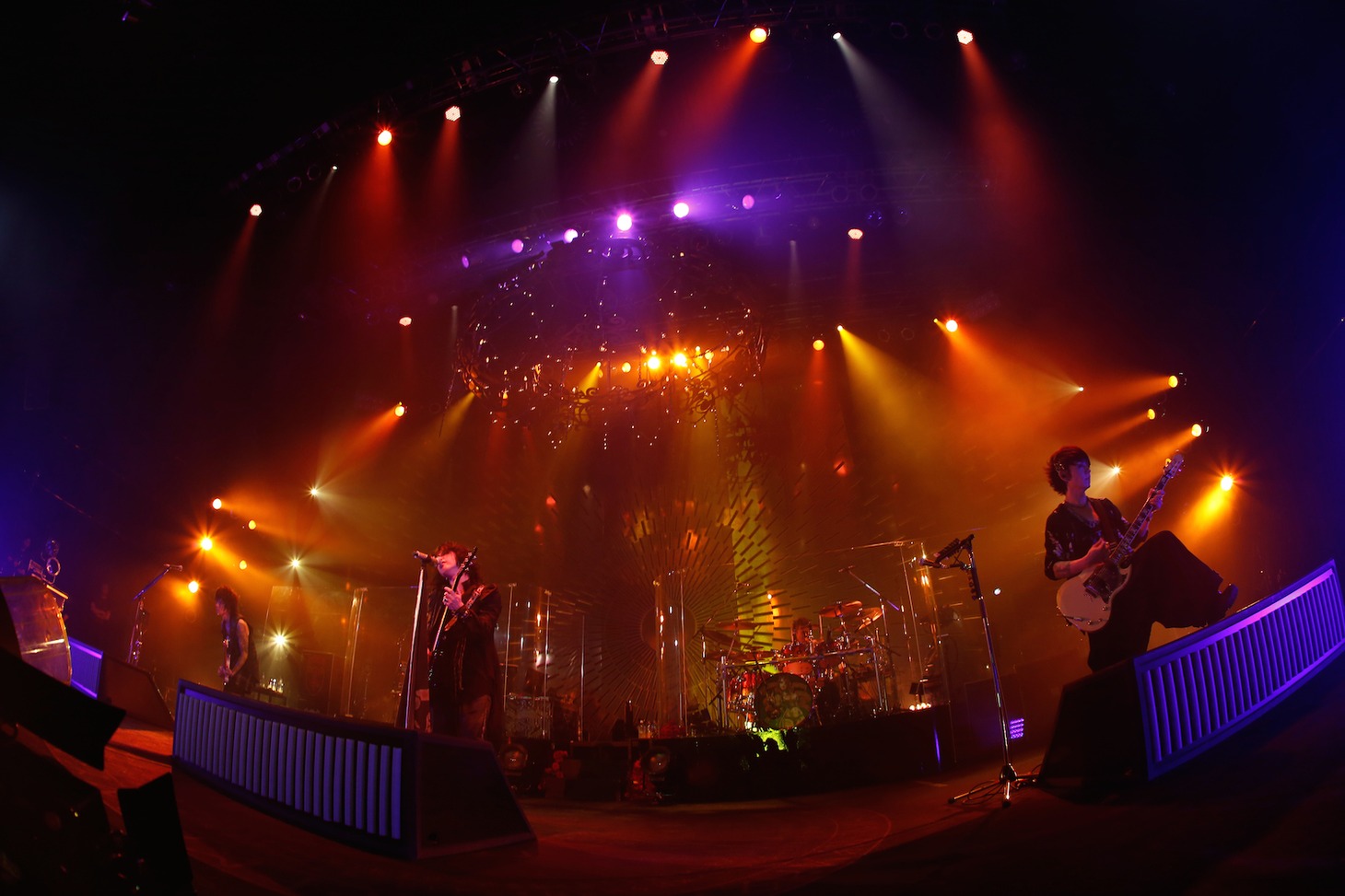 VAMPS「VAMPS LIVE 2014-2015」1月25日の東京・Zepp Tokyo公演の様子。（撮影：田中和子）