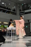 岩佐美咲「成人！ 20歳誕生日イベント ～20歳の決意～」の様子。