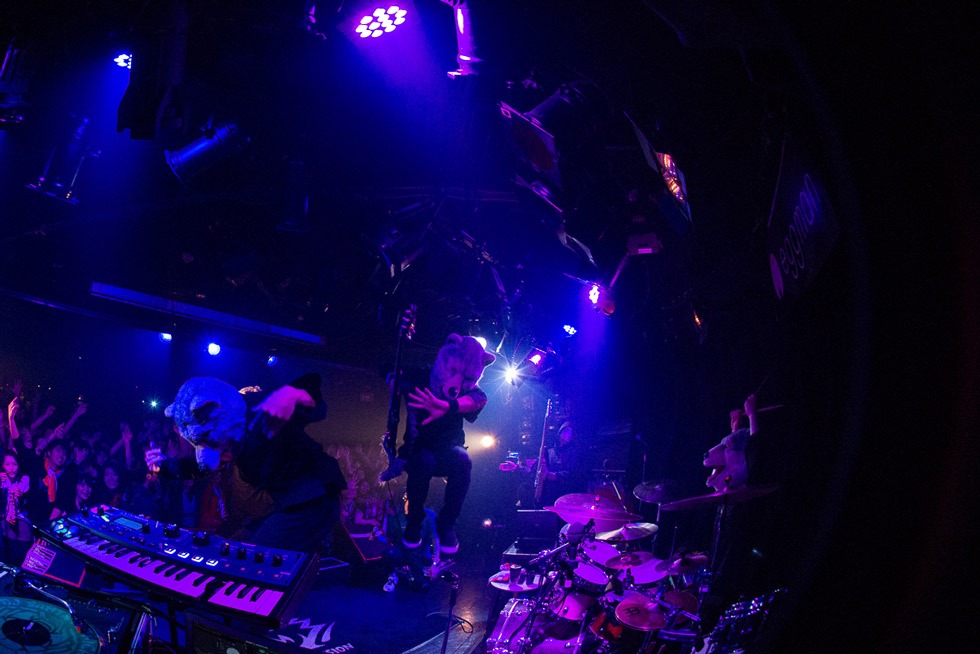 MAN WITH A MISSION「5YEARS 5WOLVES 3SHOWS TOUR」東京・Shibuya eggman公演の様子。