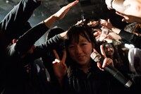 「黒い羽集金ツアー」ファイナル公演の様子。（撮影：津田ひろき）