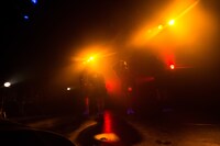 「黒い羽集金ツアー」ファイナル公演の様子。（撮影：津田ひろき）