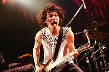 wrong cityのVictor（Vo, G）。（Photo by kohei suzuki）